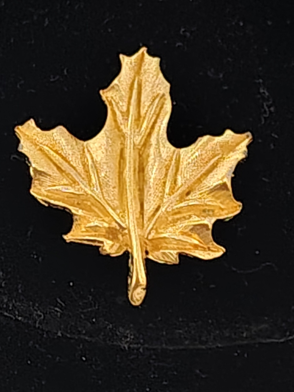 D’Orlan Vintage 22k Gold Plated Brooch Maple Leaf Autumn Fall Beautiful Simple